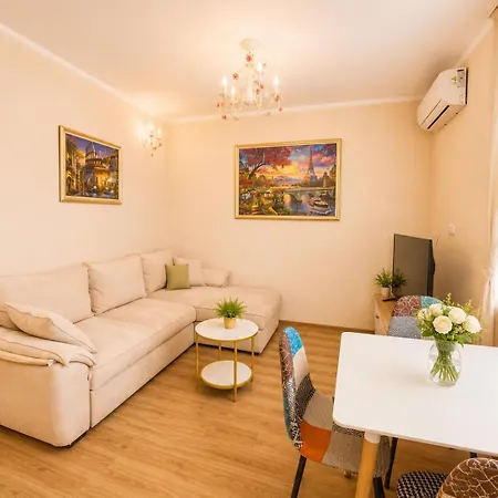 City Center Boutique Apartment - Walk Everywhere * Plovdiv